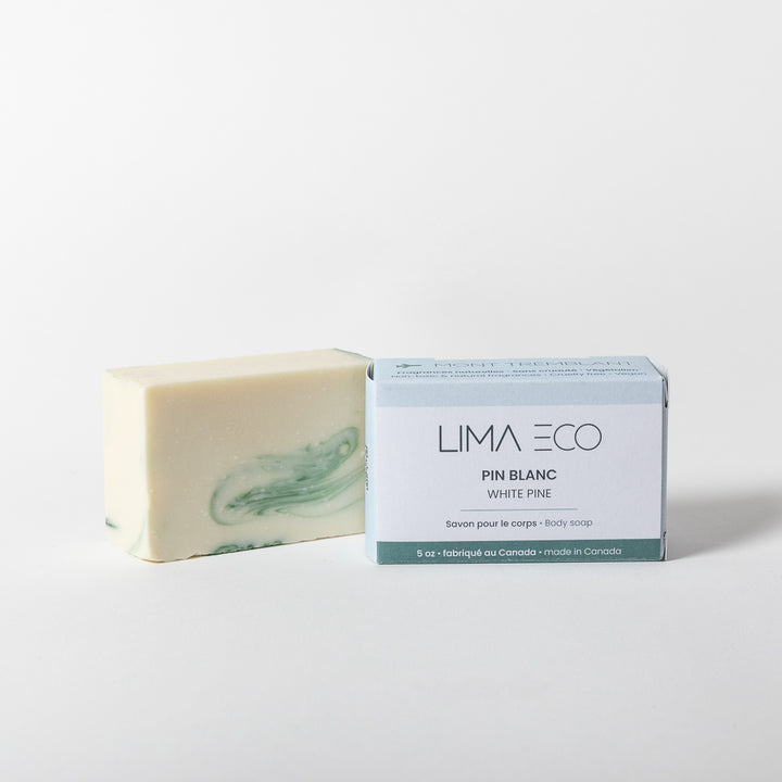 soap scented with fir, pine and spruce, suitable for all skin types and leaves a soft forest scent on the skin. Mont Tremblant aromatic destination